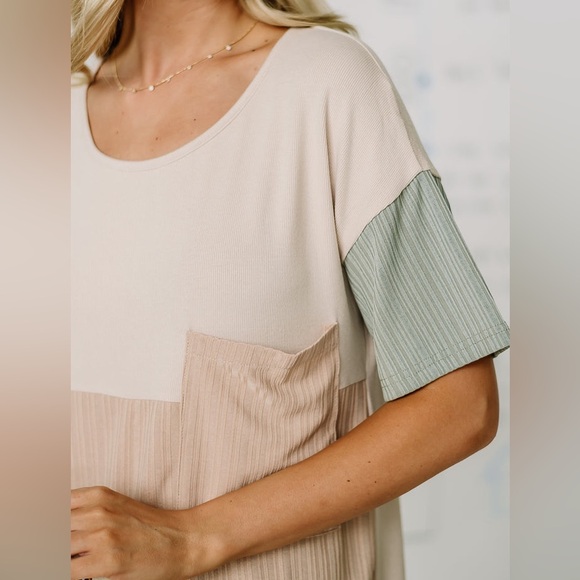 💙💙POSH PARTY HOST PICK💙💙NWOT BiBi Boutique Shirt Color Block & Pocket Size S/M - Picture 4 of 13